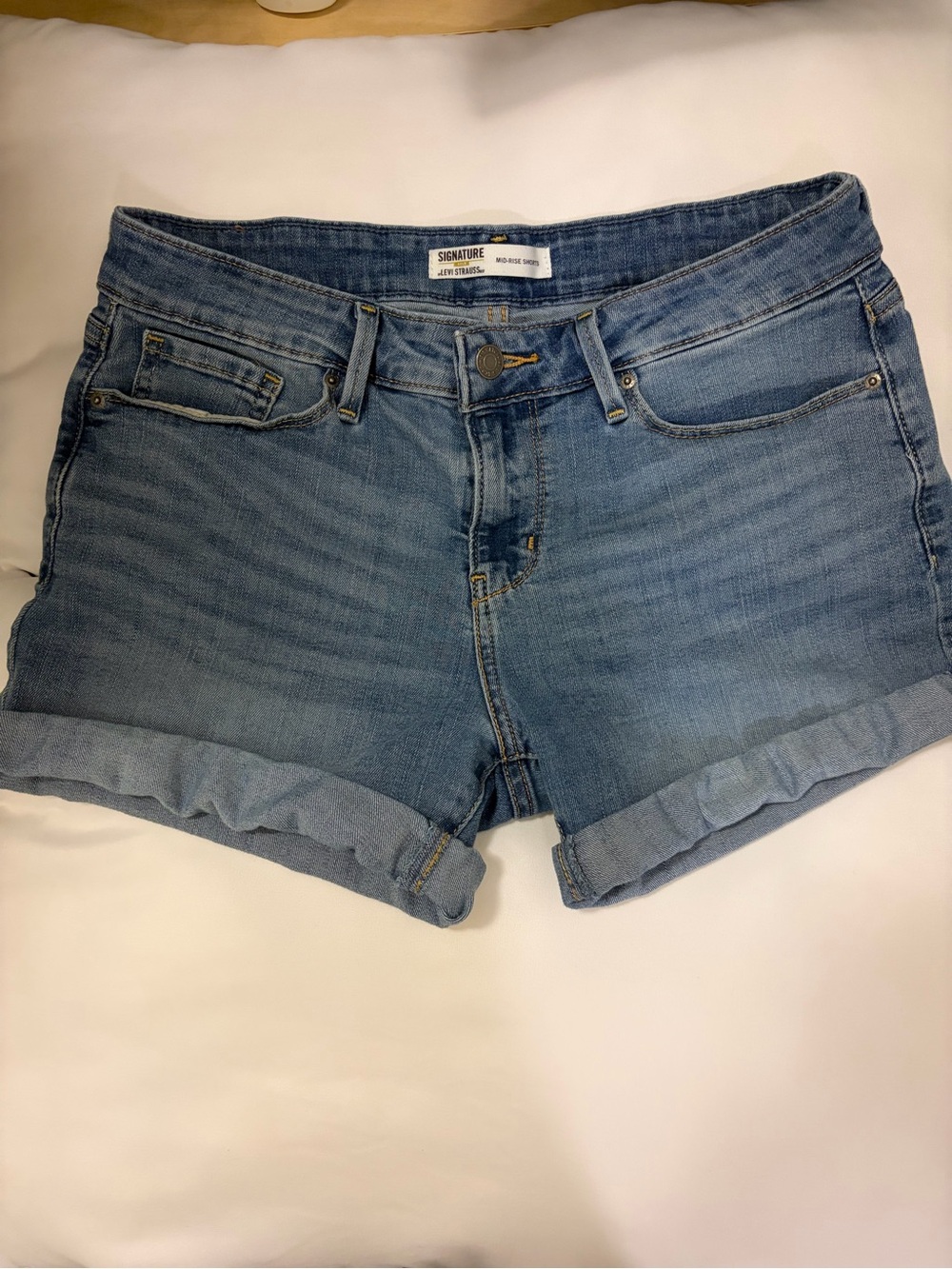 Levi Strauss Signature Women's Mid Rise Denim Jean Shorts • Size 6 / 28